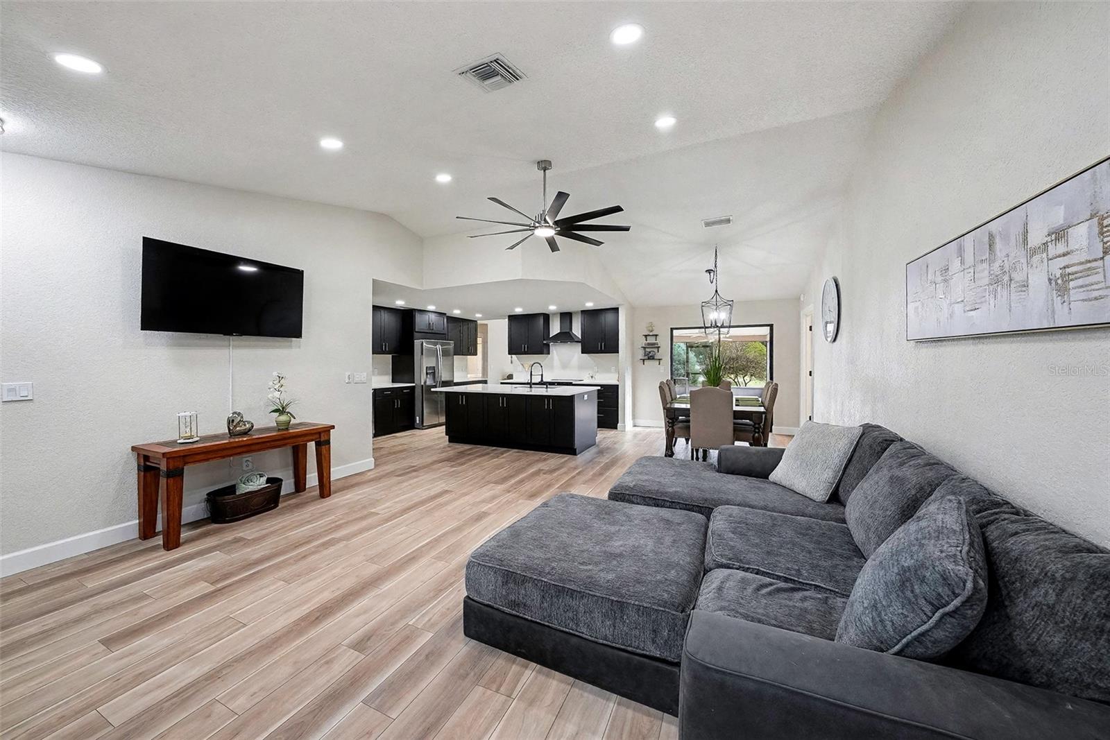 11325 GLENMONT DR, TAMPA, FL — photo 4