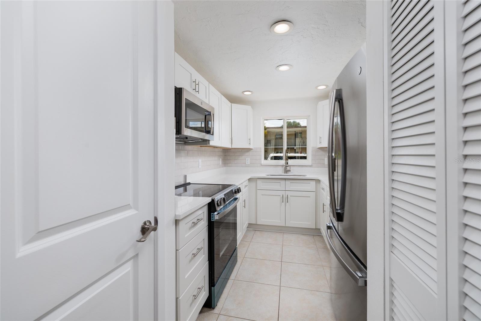 4550 OVERLOOK DR NE #154, ST PETERSBURG, FL — photo 16