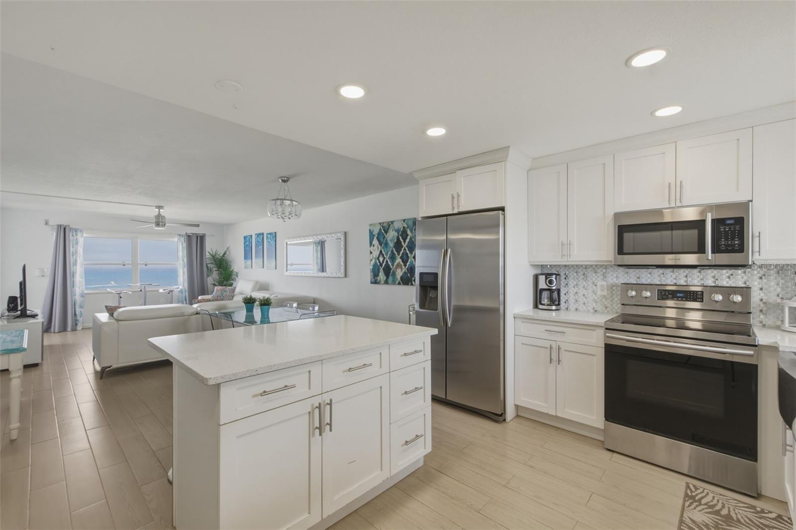 1270 GULF BLVD #1202, CLEARWATER BEACH, FL — photo 3