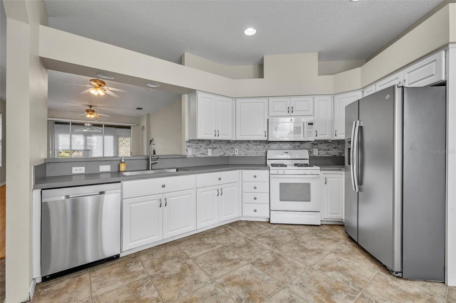 21630 REGENCY PARK LN, LEESBURG, FL — photo 31
