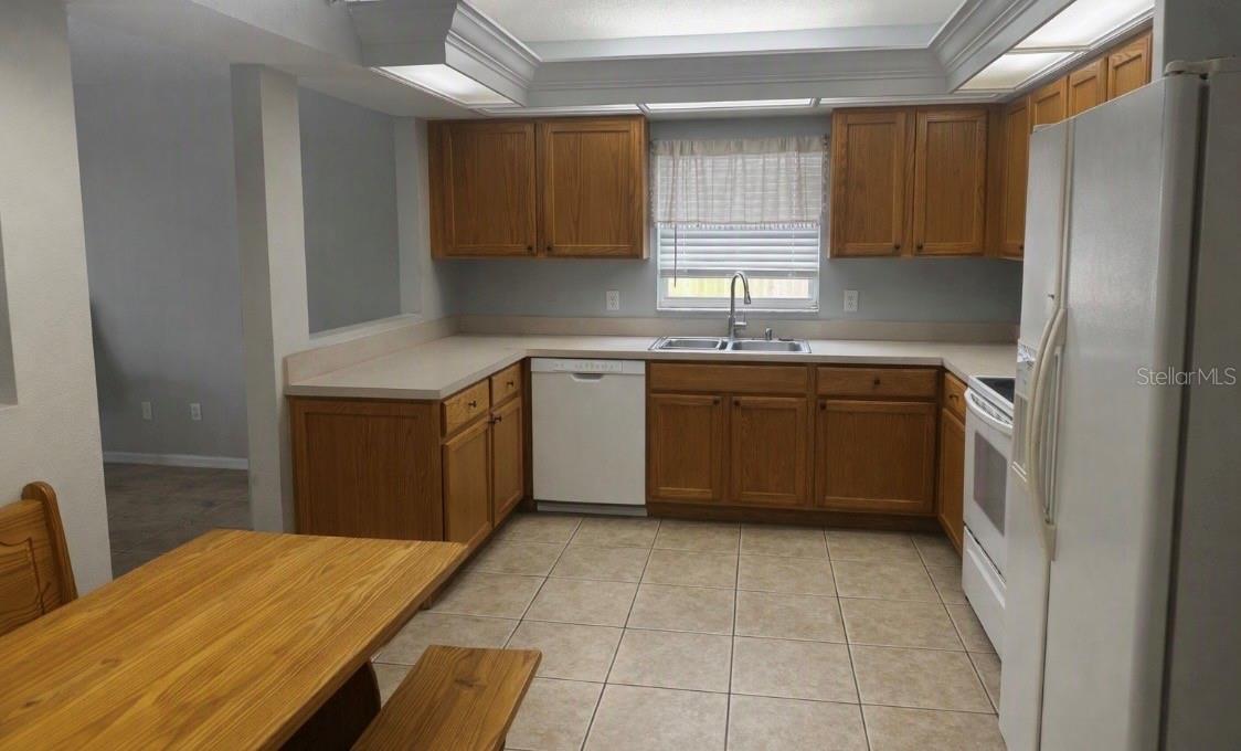 27606 SKY LAKE CIR, WESLEY CHAPEL, FL — photo 2