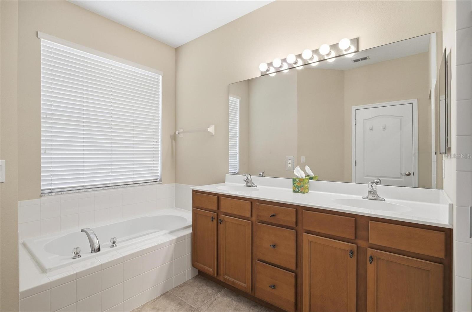 144 MENDOZA CIR, DAYTONA BEACH, FL — photo 34