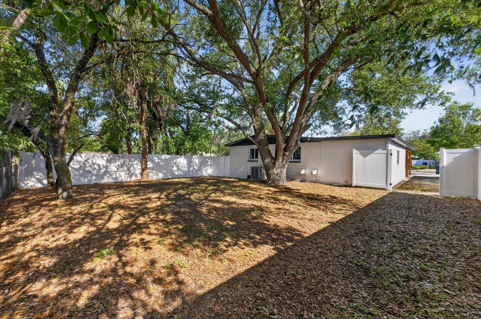 4005 E HENRY AVE, TAMPA, FL — photo 42