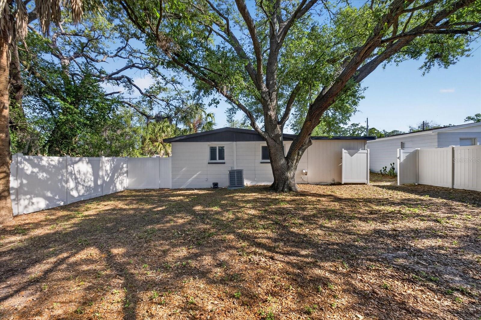 4005 E HENRY AVE, TAMPA, FL — photo 44
