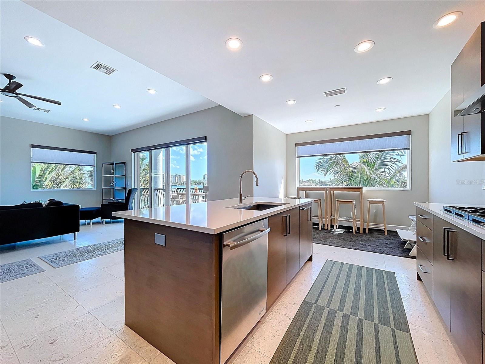306 BAY PLZ, TREASURE ISLAND, FL — photo 17