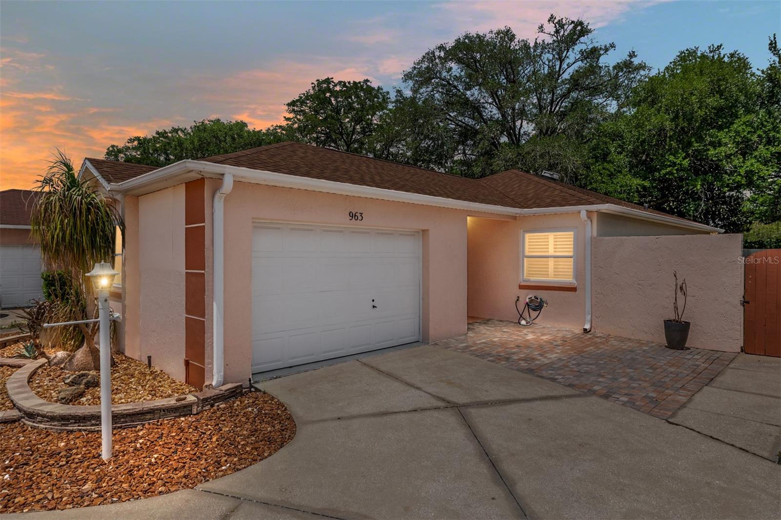 963 AVALON AVE, LADY LAKE, FL