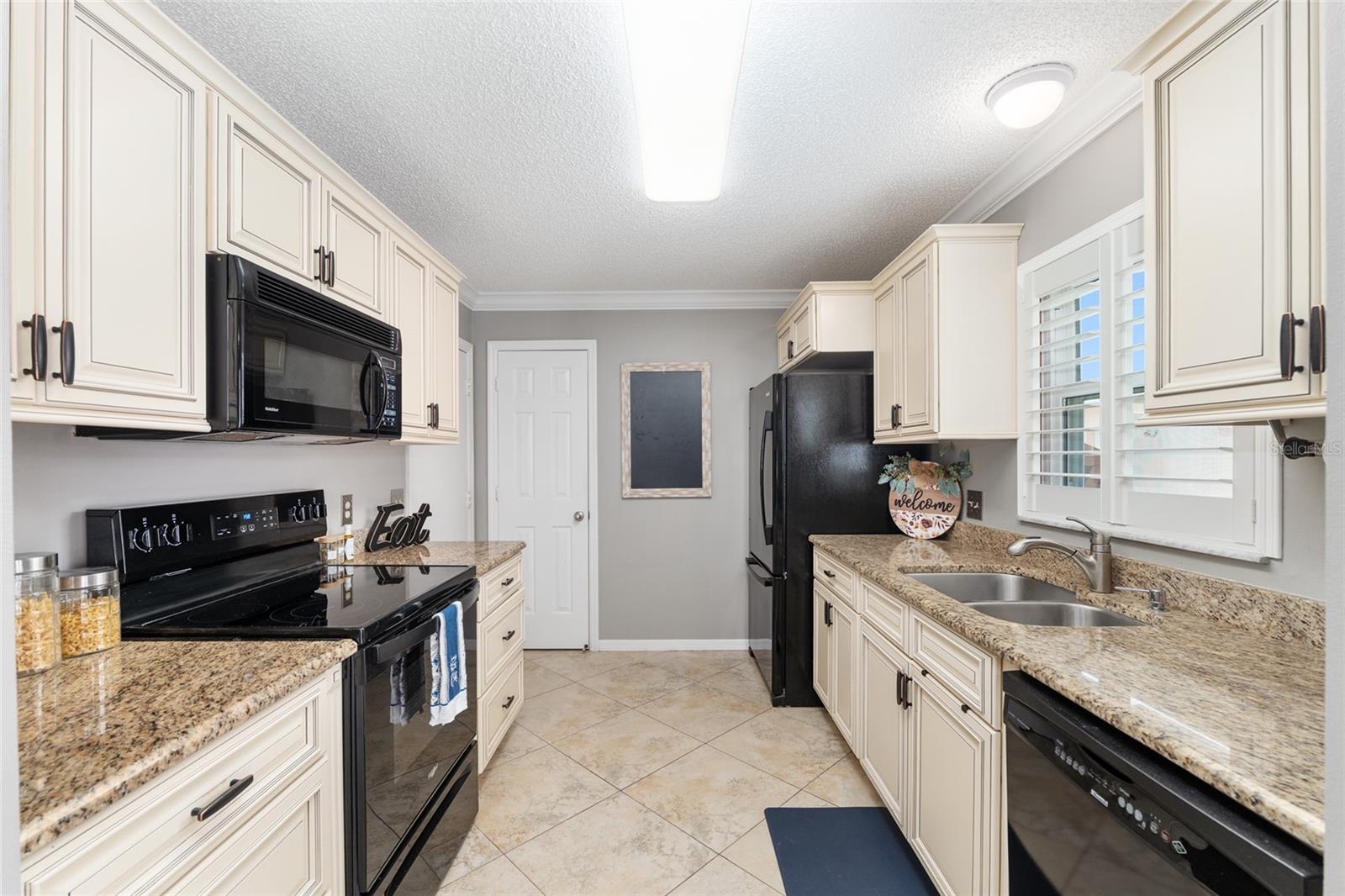 963 AVALON AVE, LADY LAKE, FL — photo 31