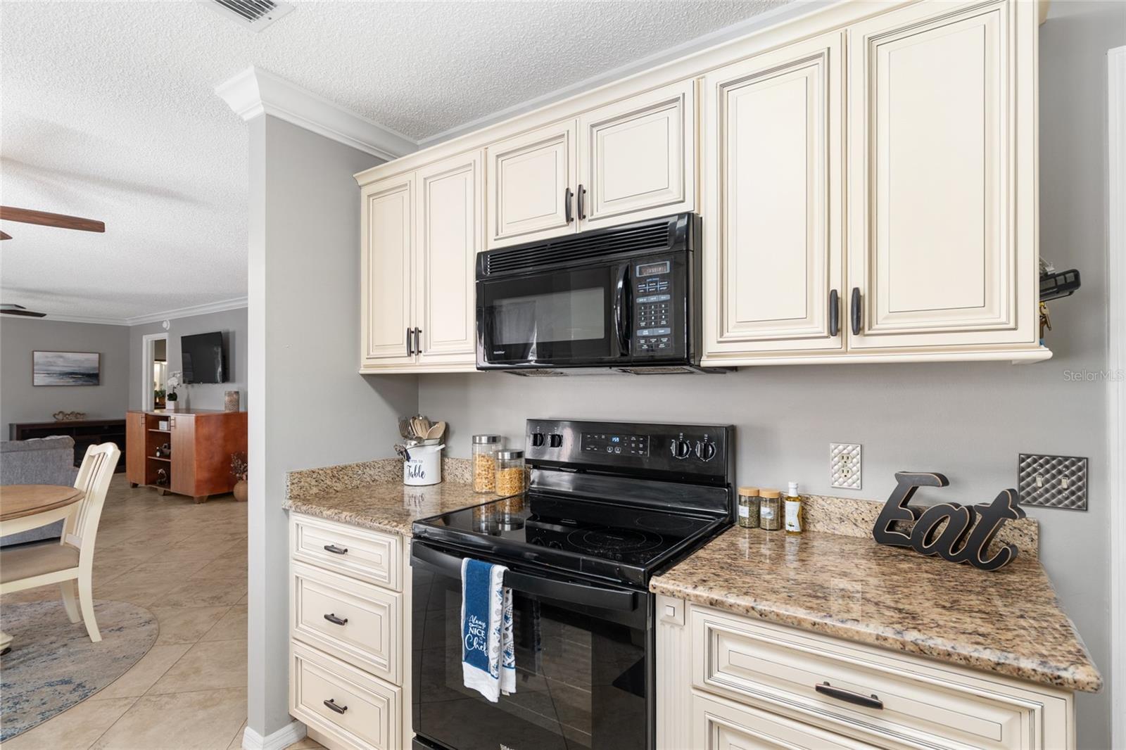 963 AVALON AVE, LADY LAKE, FL — photo 35