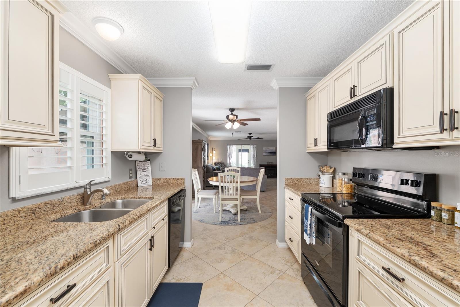 963 AVALON AVE, LADY LAKE, FL — photo 37