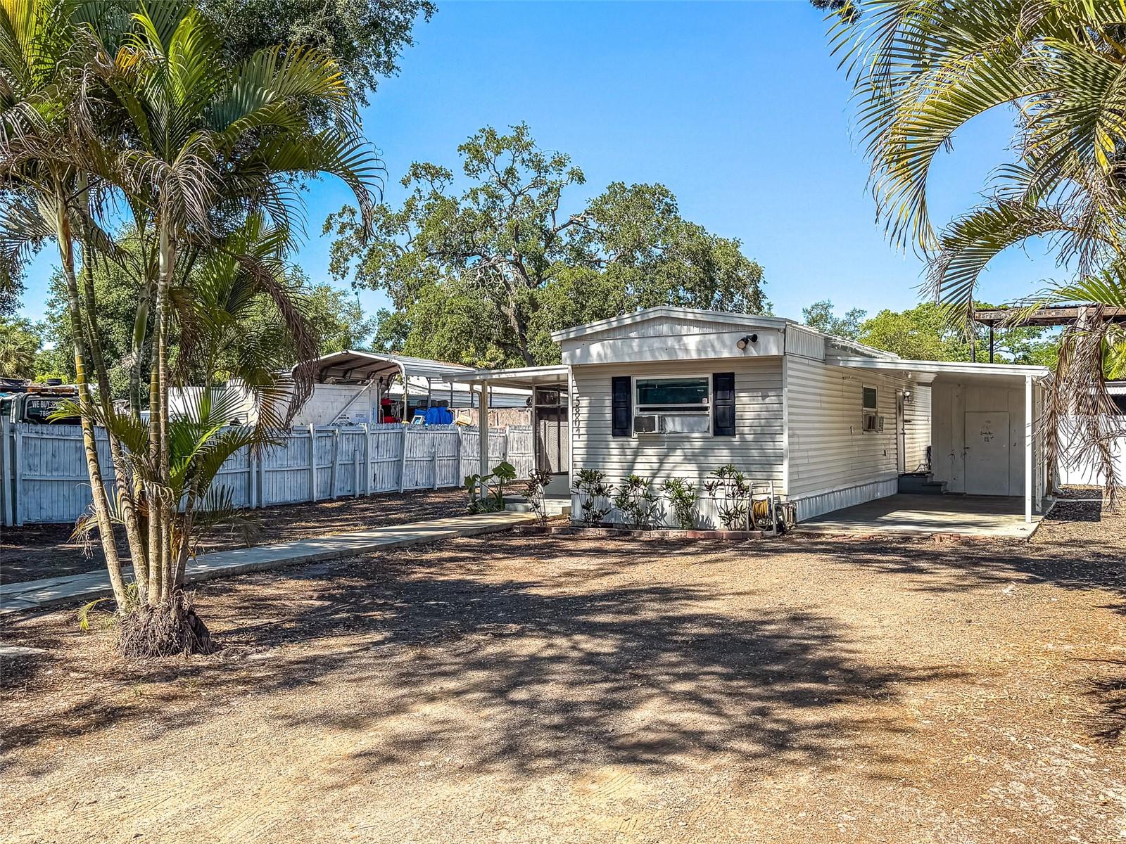 5807 BARRY LN, TAMPA, FL — photo 2