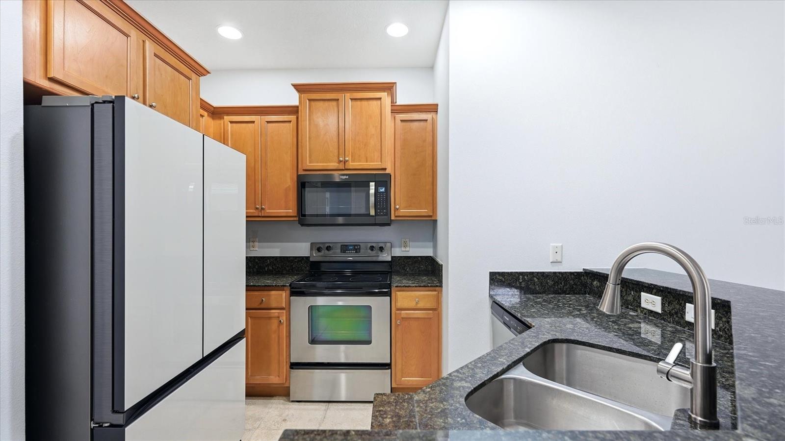 7839 LIMESTONE LN #12-204, SARASOTA, FL — photo 3