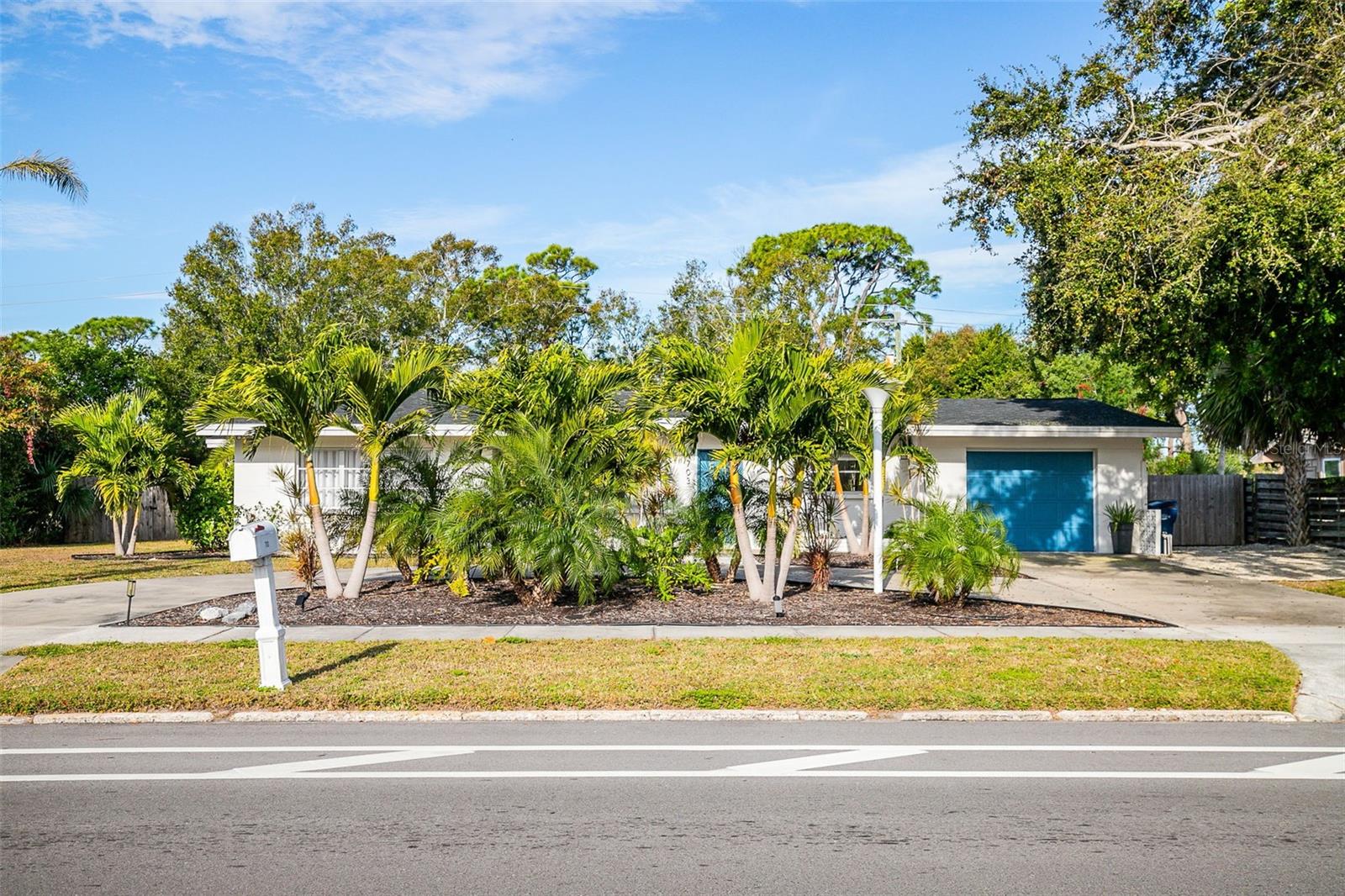 703 WHITFIELD AVE, SARASOTA, FL — photo 4