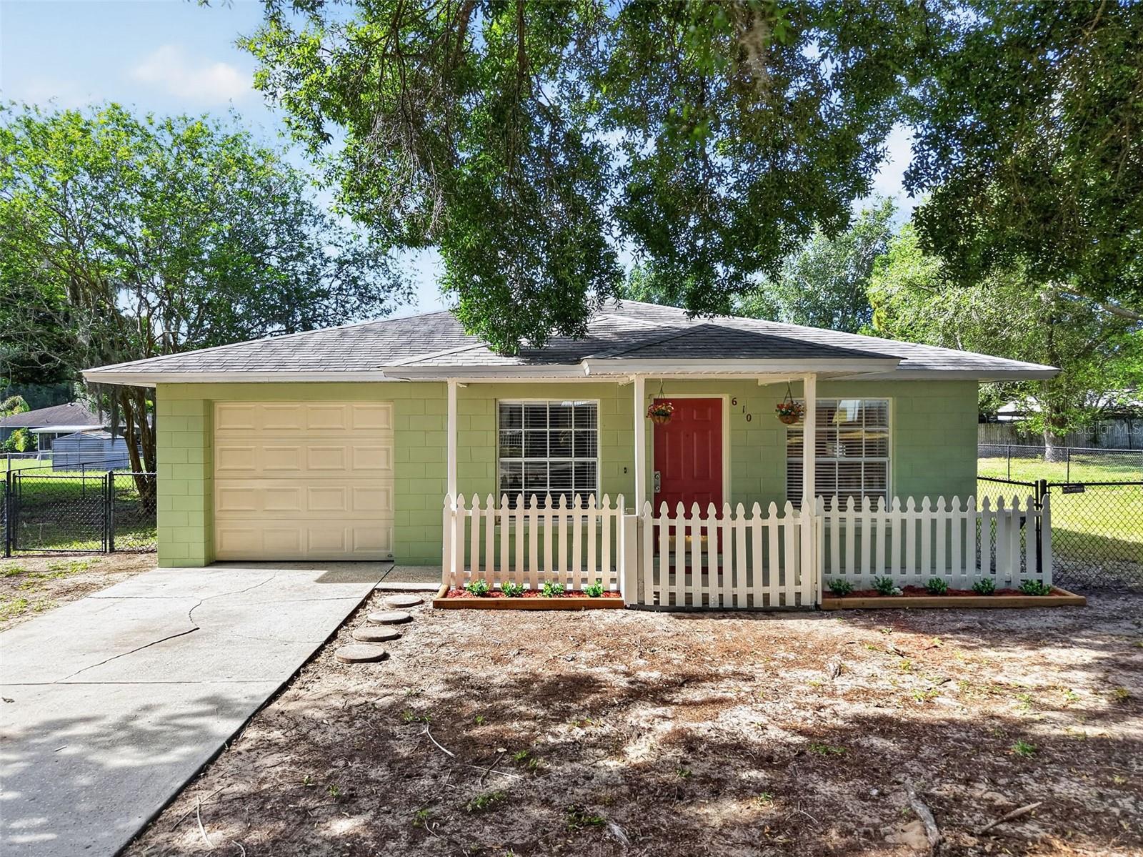 610 PALMETTO DR, MASCOTTE, FL — photo 4