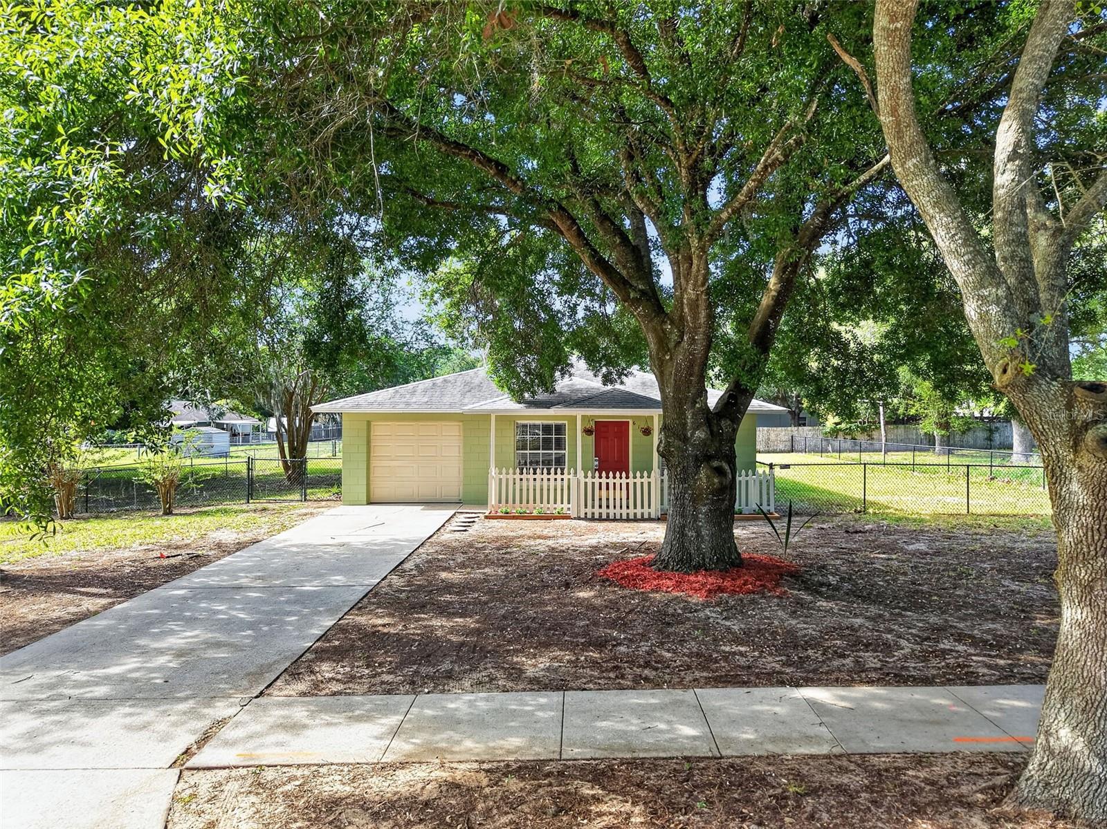 610 PALMETTO DR, MASCOTTE, FL — photo 5