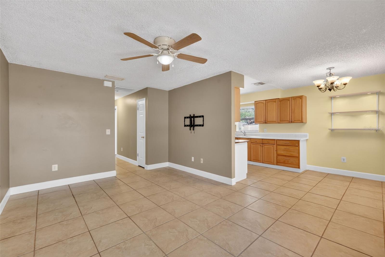 610 PALMETTO DR, MASCOTTE, FL — photo 17