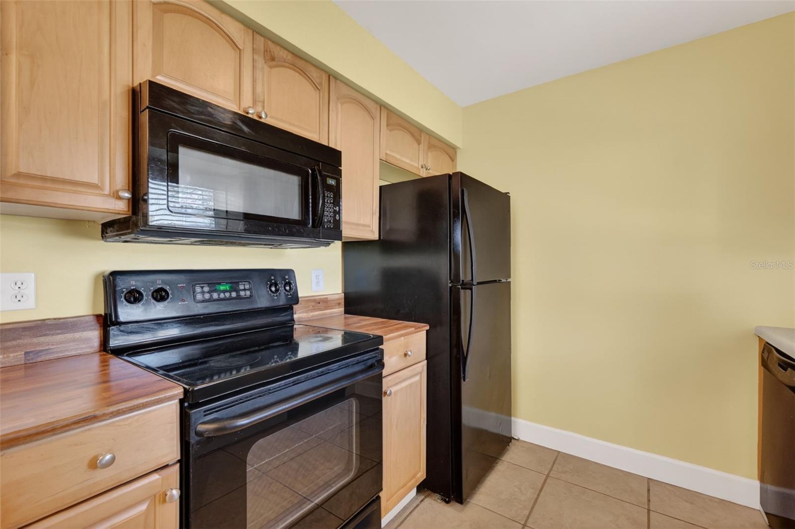 610 PALMETTO DR, MASCOTTE, FL — photo 24