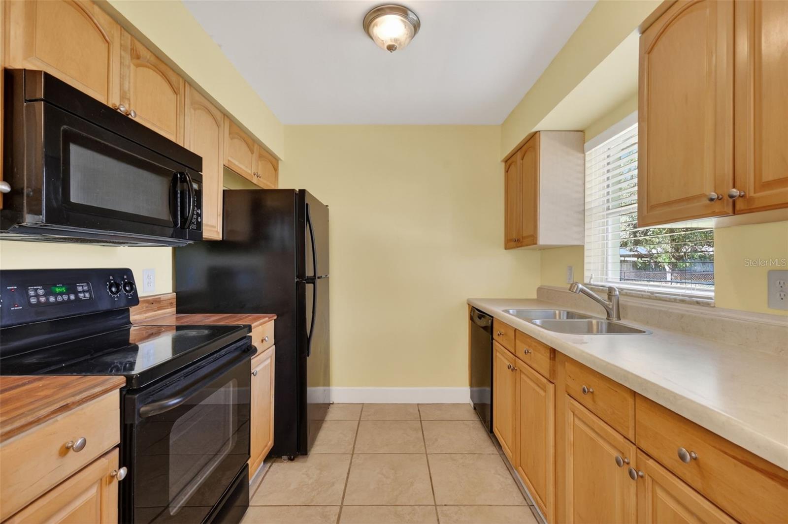 610 PALMETTO DR, MASCOTTE, FL — photo 26