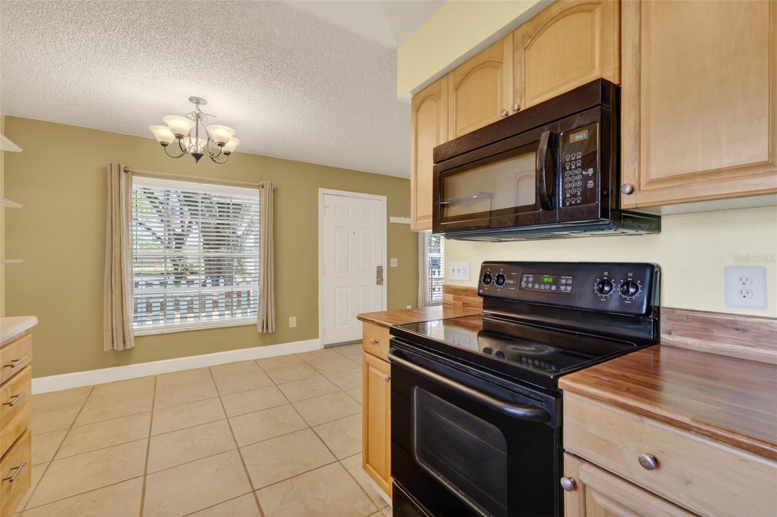 610 PALMETTO DR, MASCOTTE, FL — photo 31