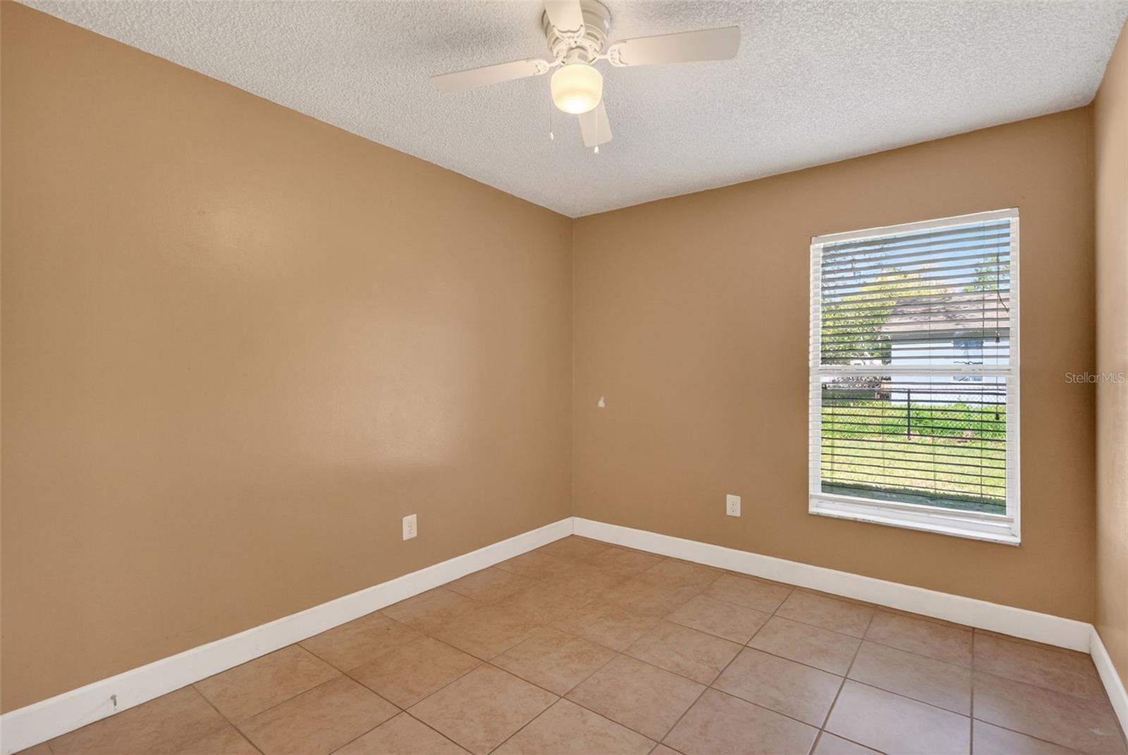 610 PALMETTO DR, MASCOTTE, FL — photo 38