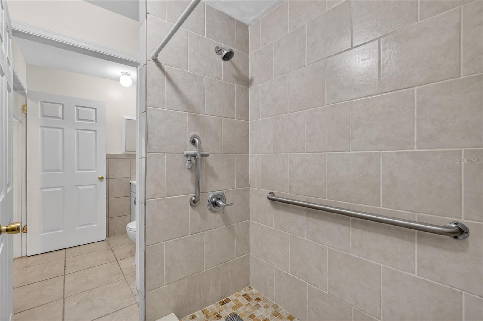 610 PALMETTO DR, MASCOTTE, FL — photo 45