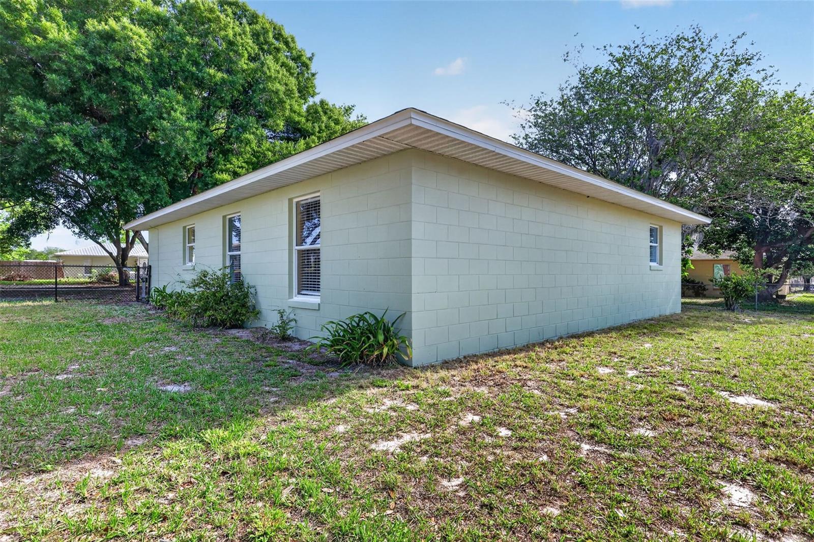 610 PALMETTO DR, MASCOTTE, FL — photo 54