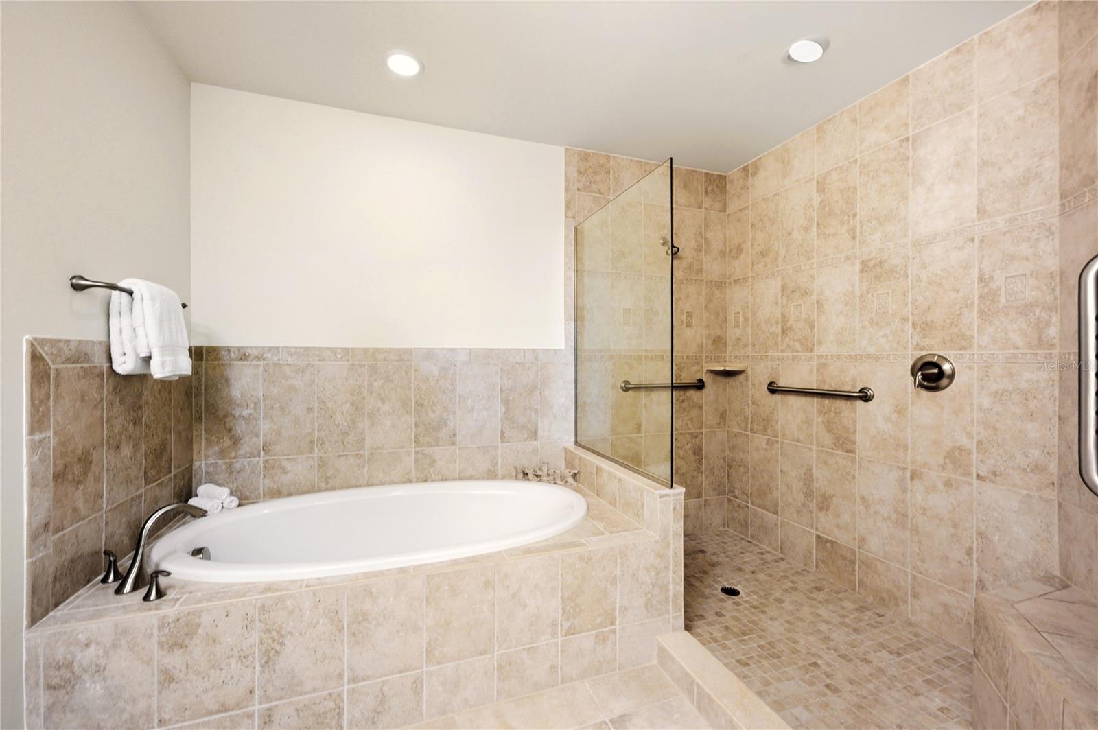 2555 MARQUESA ROYALE LN #PH 302, NAPLES, FL — photo 31