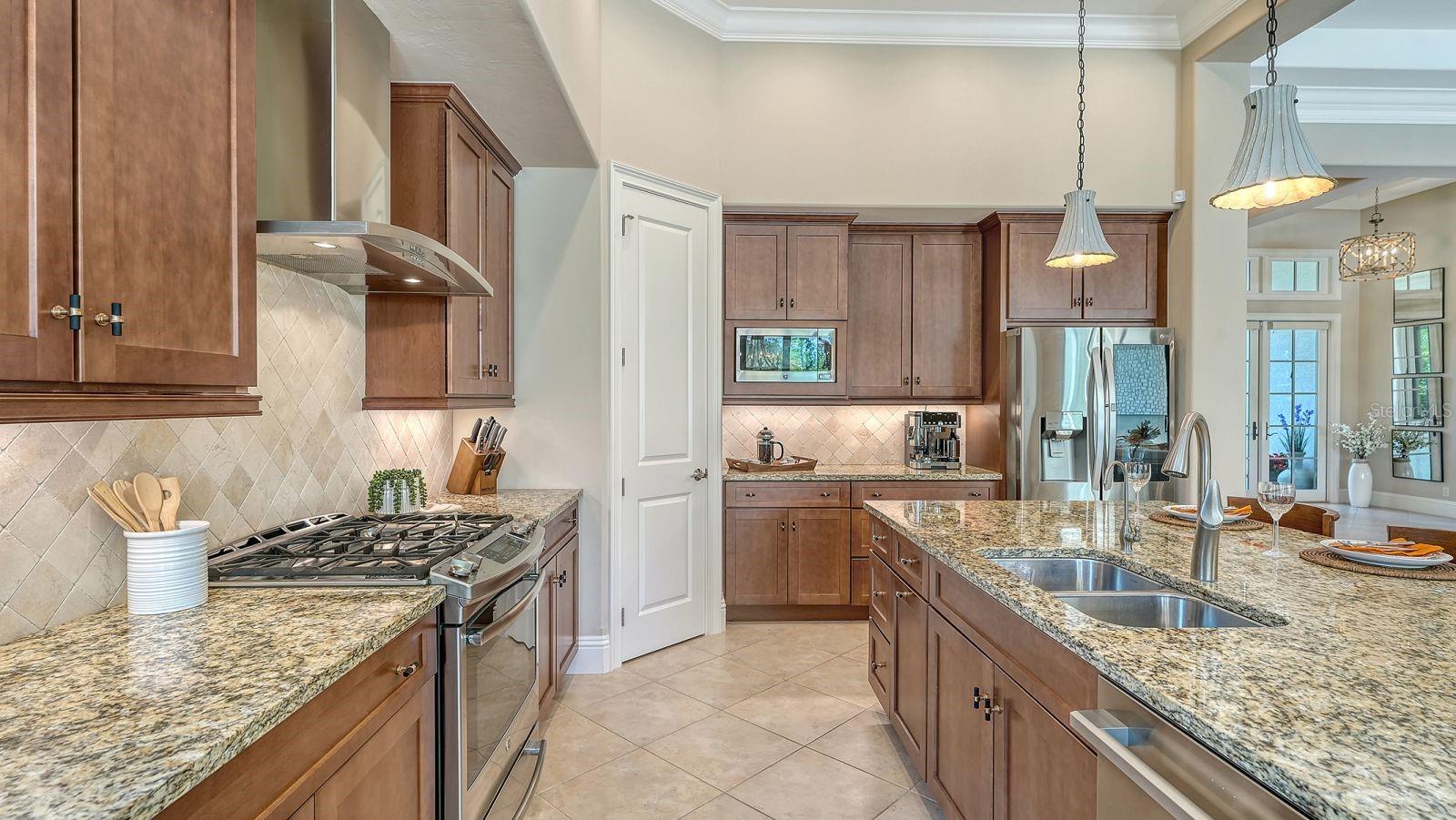 7975 MATERA CT, LAKEWOOD RANCH, FL — photo 24