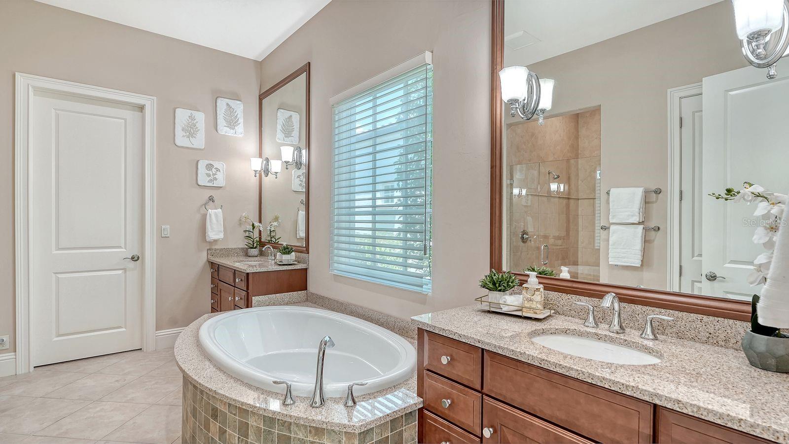 7975 MATERA CT, LAKEWOOD RANCH, FL — photo 30
