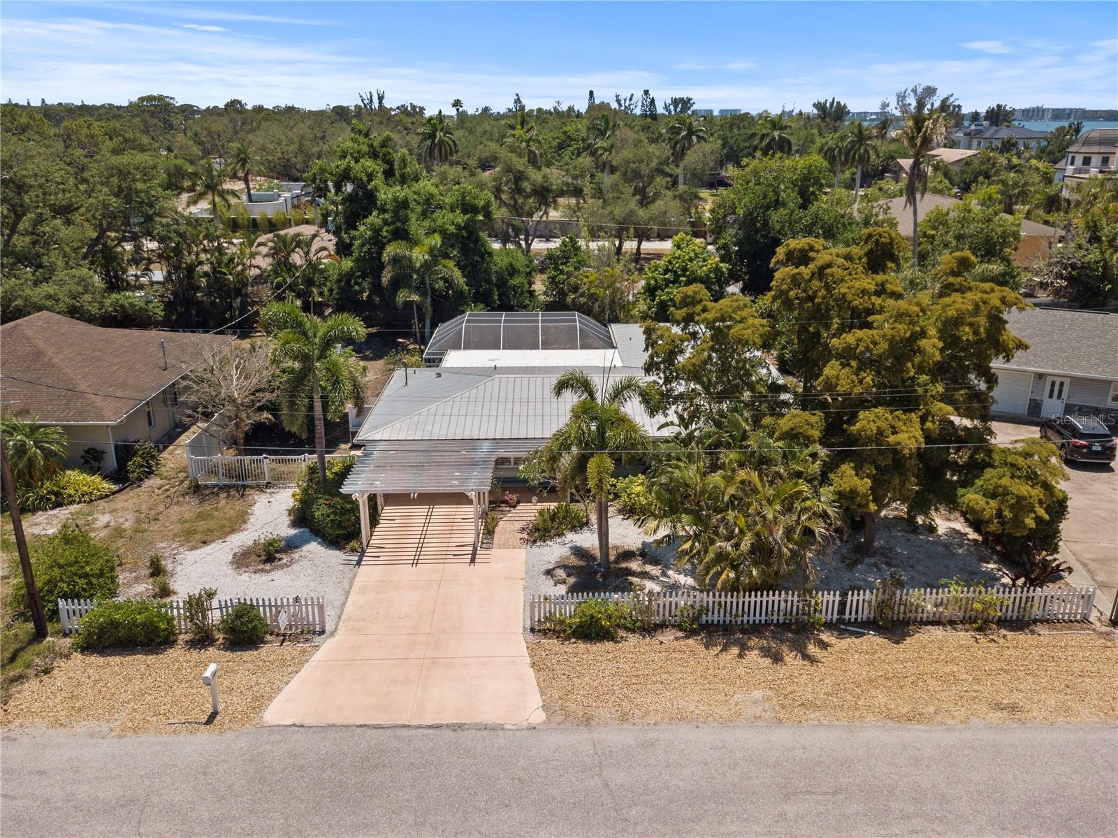 7860 HOLIDAY DR, SARASOTA, FL — photo 4