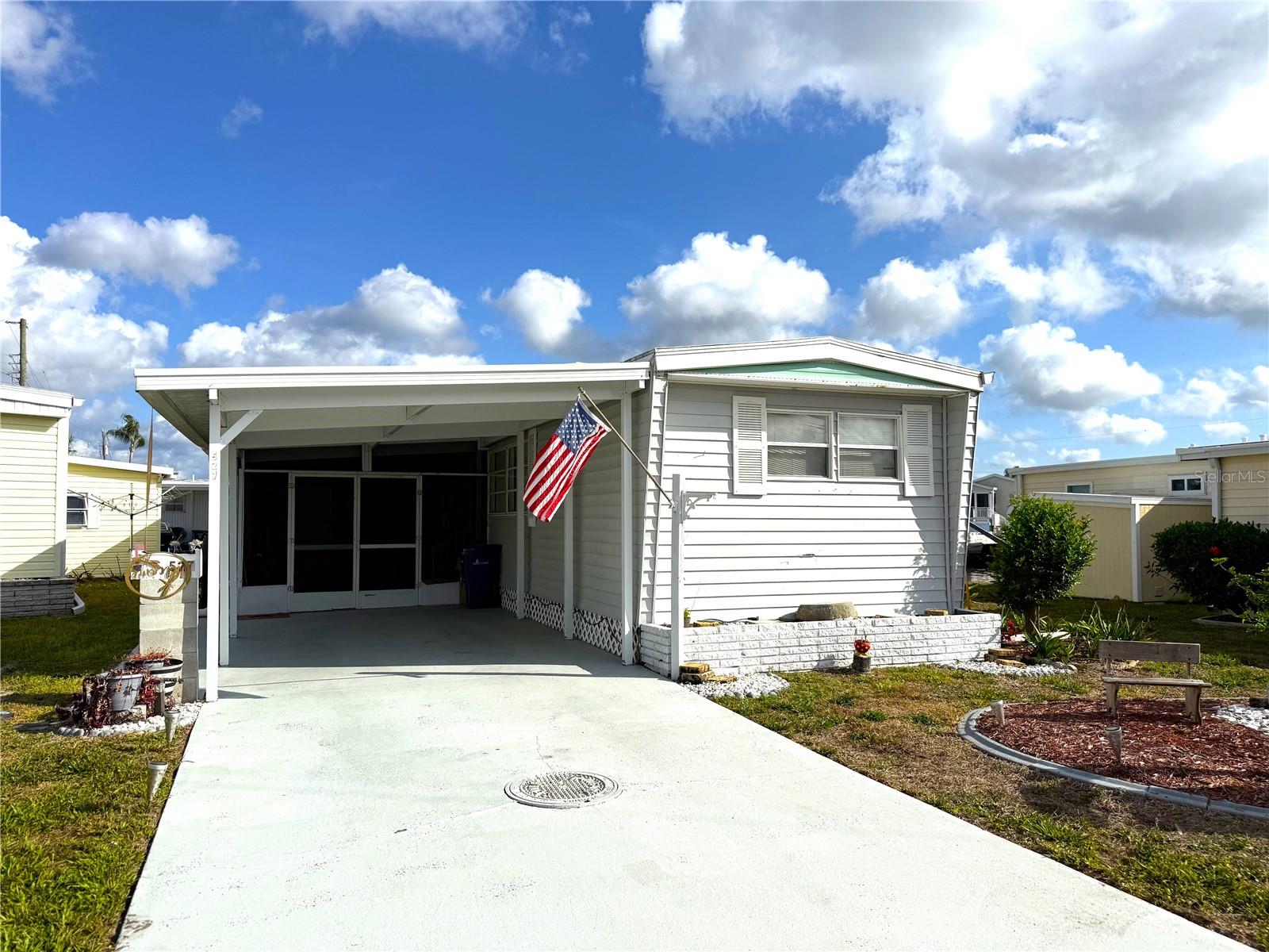 527 BLACKBURN BLVD, NORTH PORT, FL