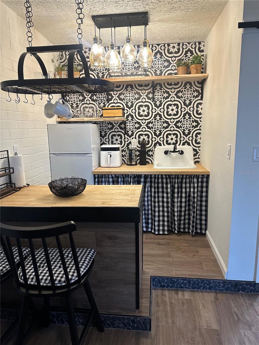 905 PATRICIA AVE, DUNEDIN, FL — photo 8