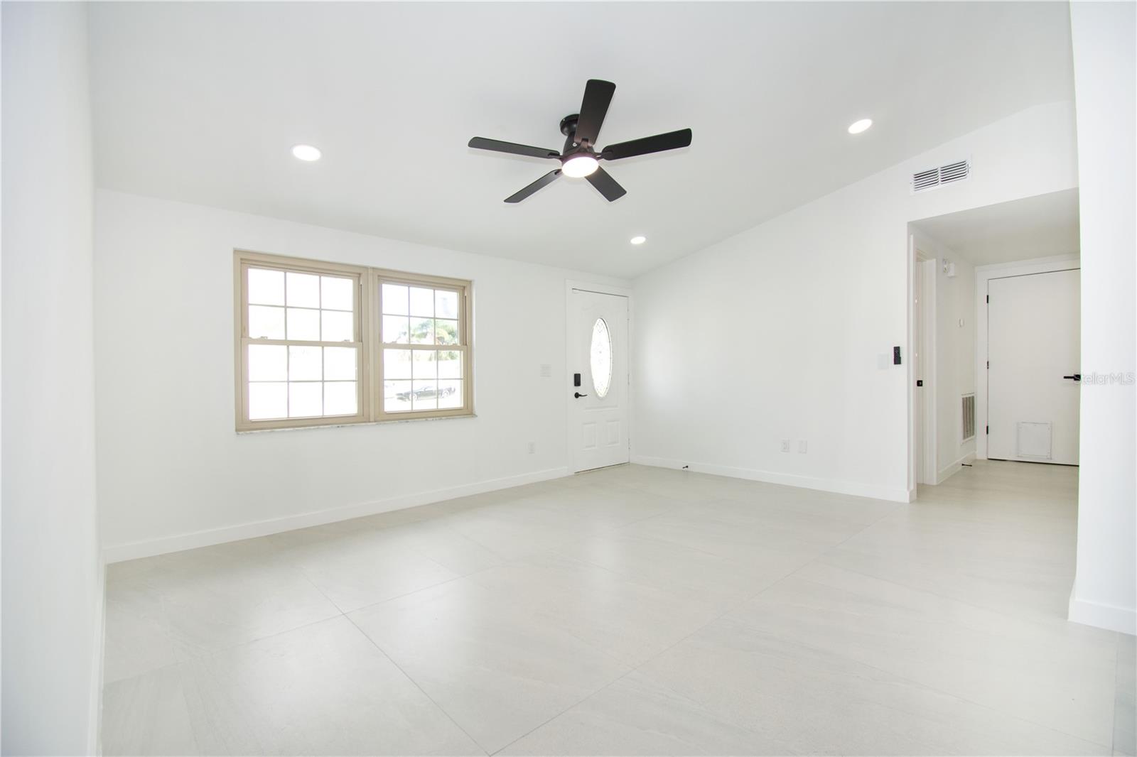 9409 LONSDALE CT, TAMPA, FL — photo 21