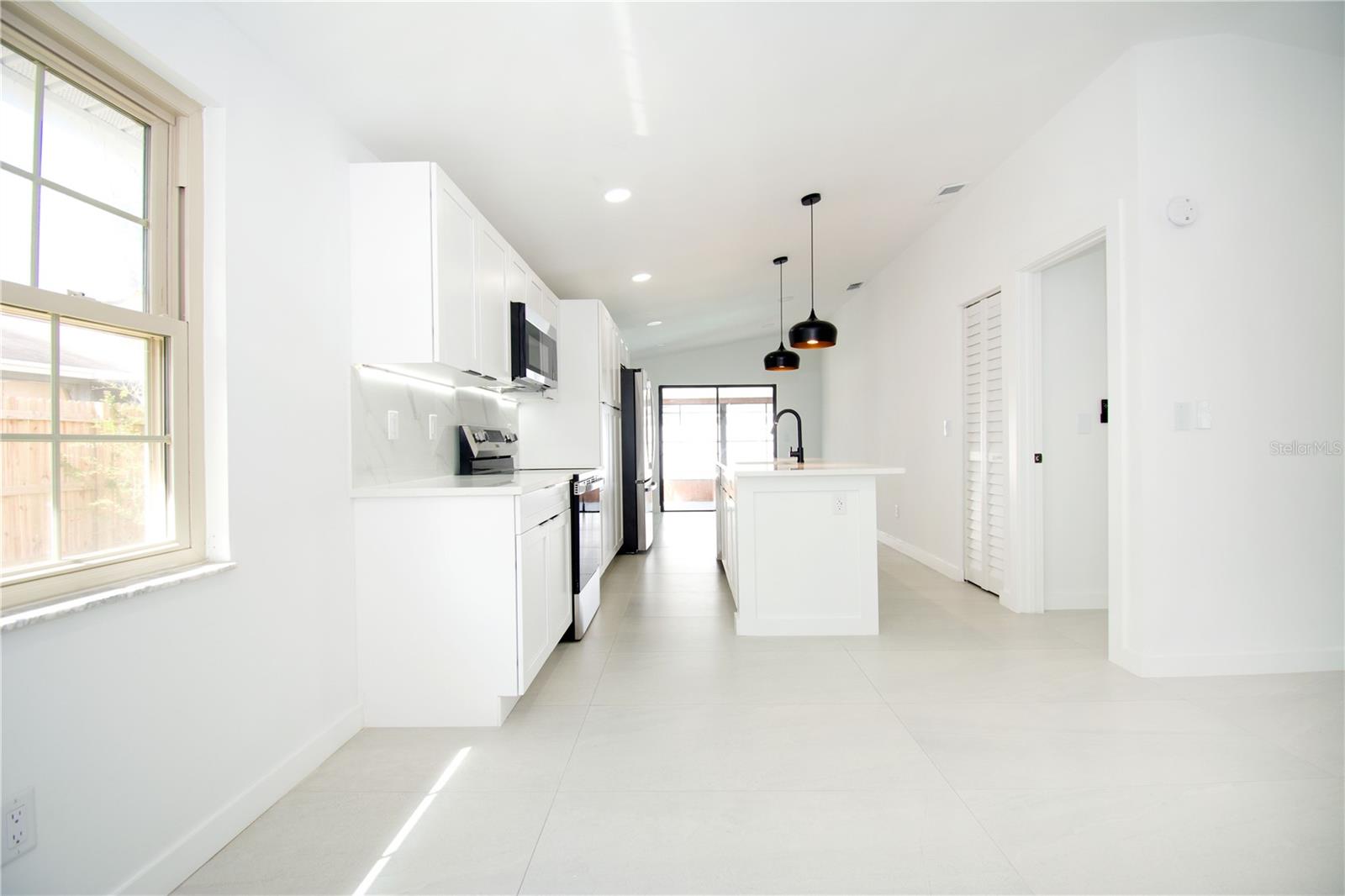 9409 LONSDALE CT, TAMPA, FL — photo 23