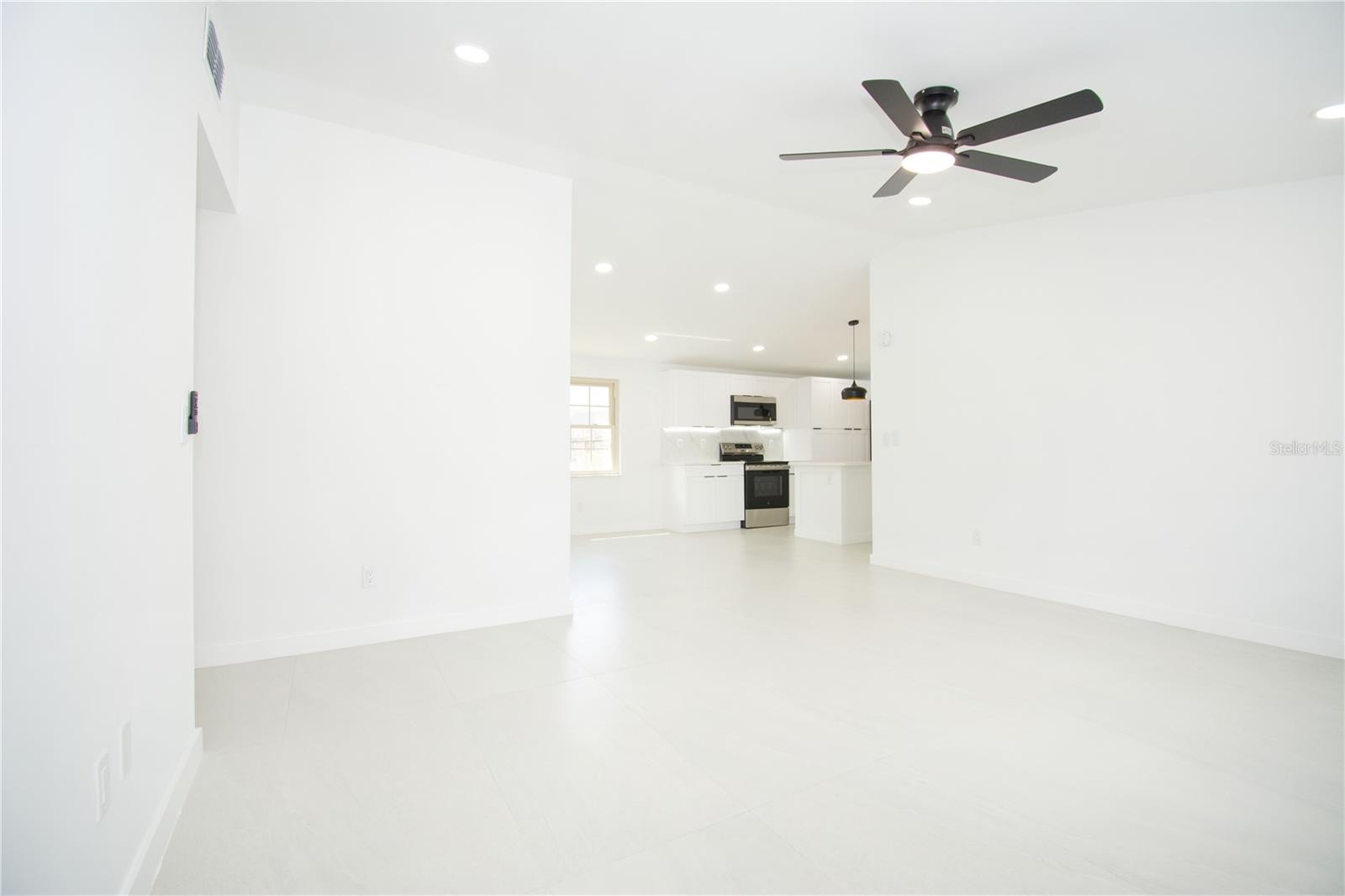 9409 LONSDALE CT, TAMPA, FL — photo 24