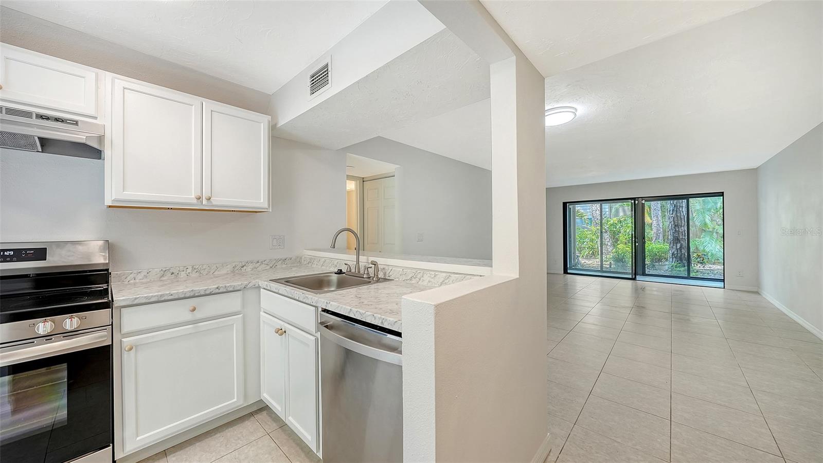 1720 GLENHOUSE DR #326, SARASOTA, FL — photo 3