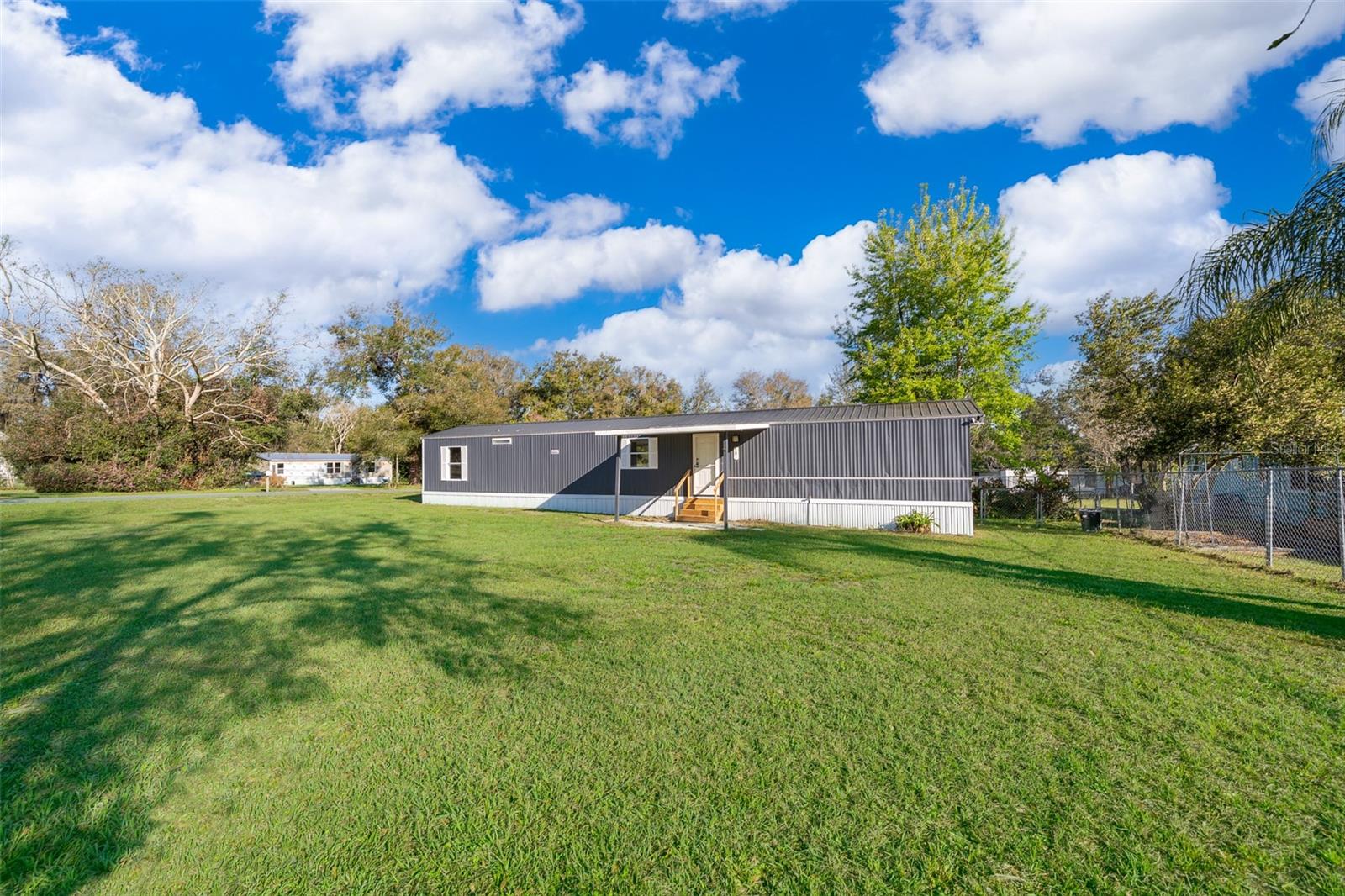 101 CAROLINE AVE, LADY LAKE, FL
