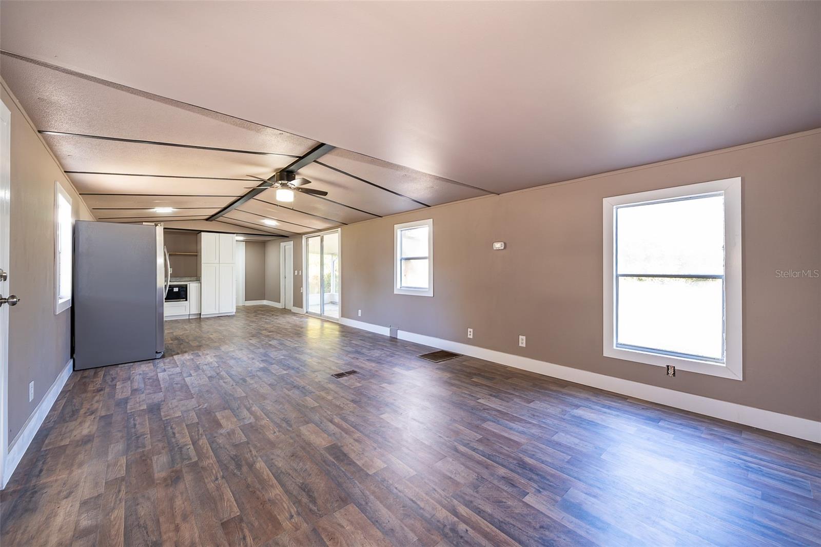 101 CAROLINE AVE, LADY LAKE, FL — photo 10
