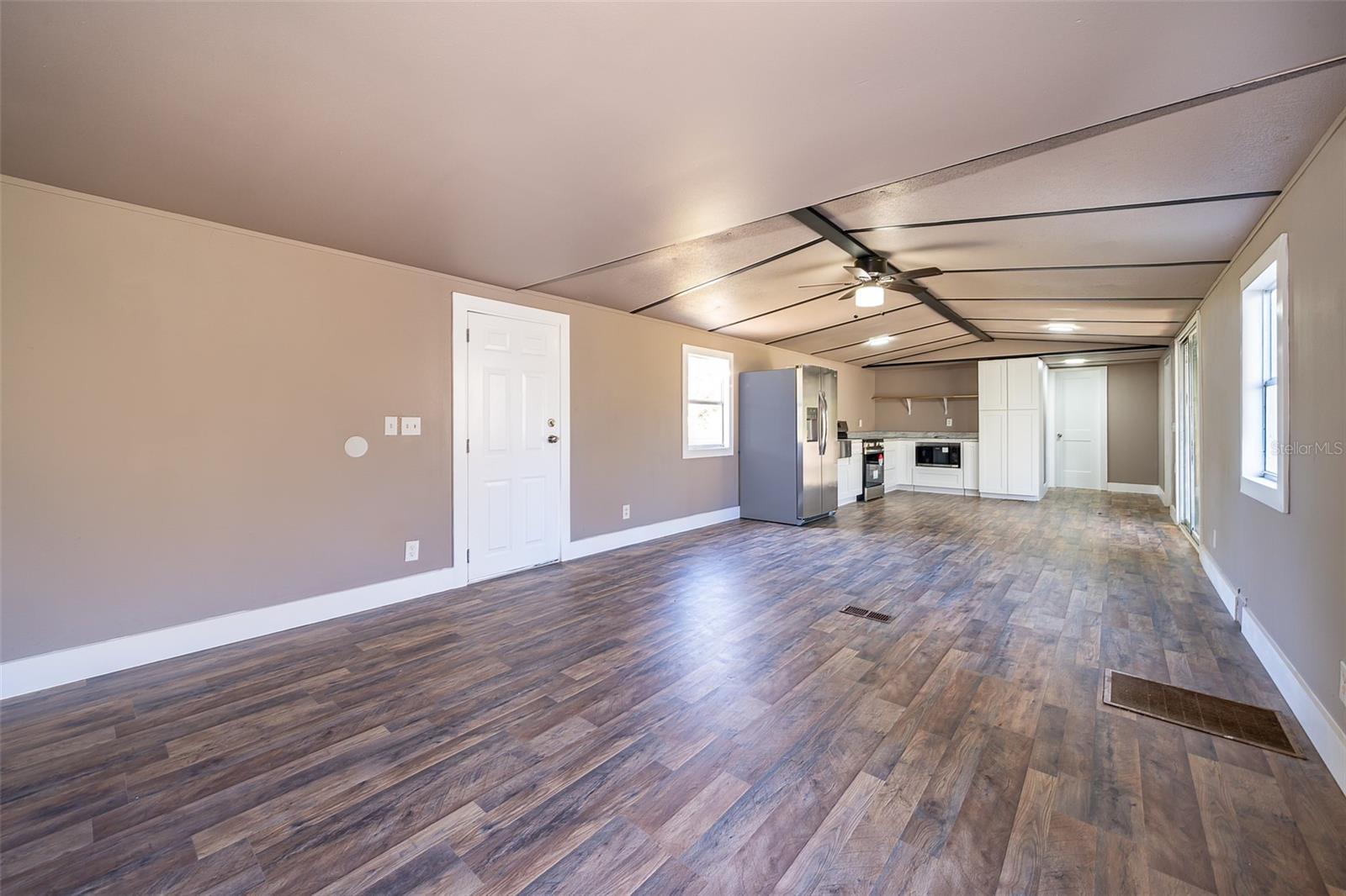 101 CAROLINE AVE, LADY LAKE, FL — photo 12