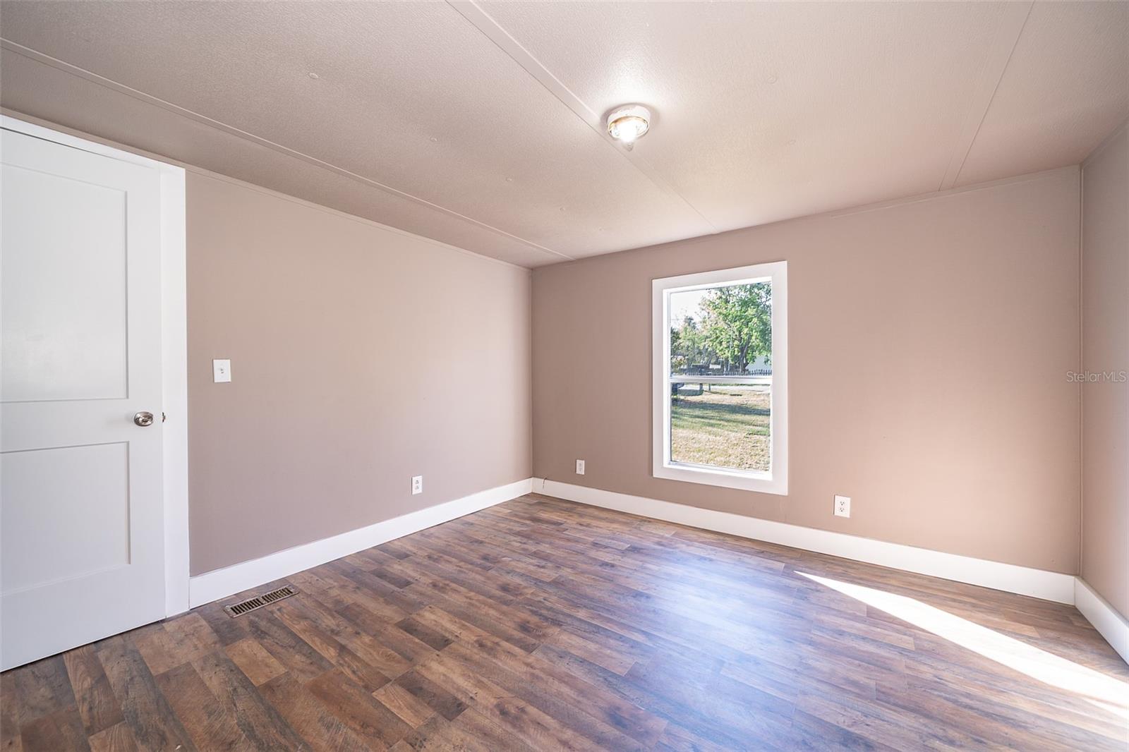 101 CAROLINE AVE, LADY LAKE, FL — photo 31