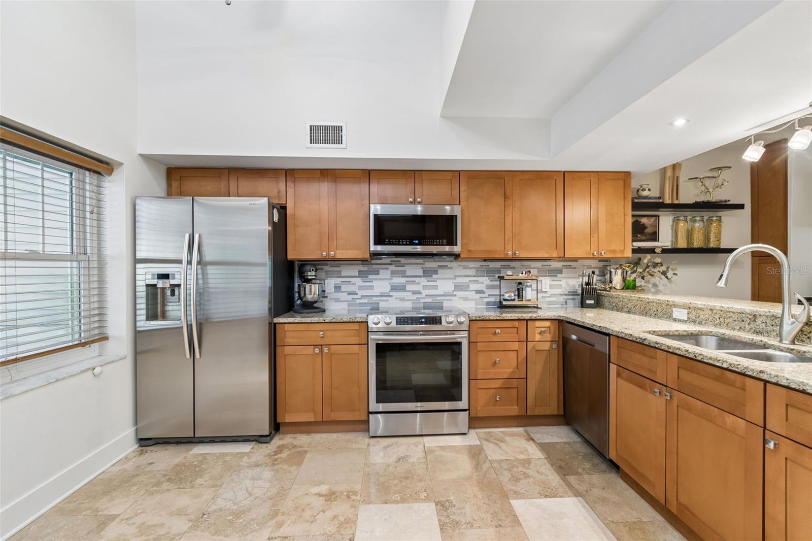 2599 DOLLY BAY DR #302, PALM HARBOR, FL — photo 2