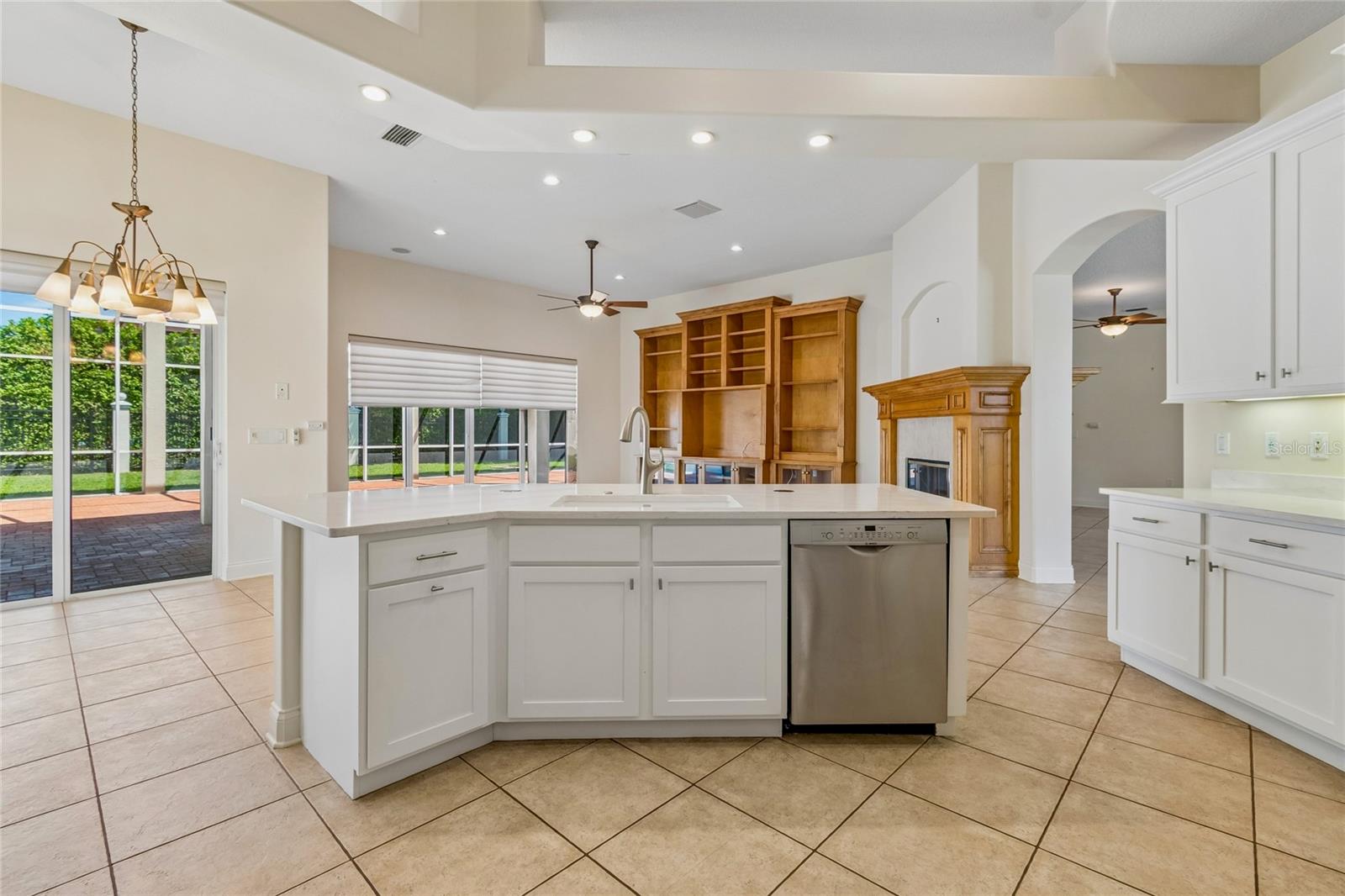 601 VIENTO DE AVILA, TAMPA, FL — photo 8