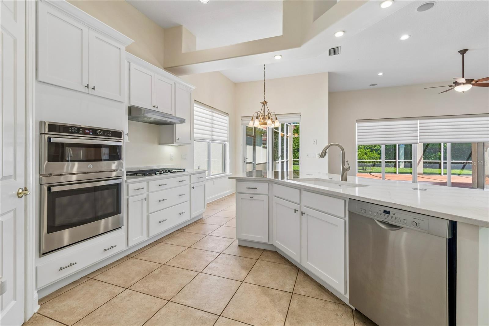 601 VIENTO DE AVILA, TAMPA, FL — photo 9