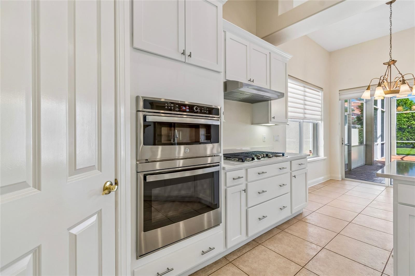 601 VIENTO DE AVILA, TAMPA, FL — photo 11