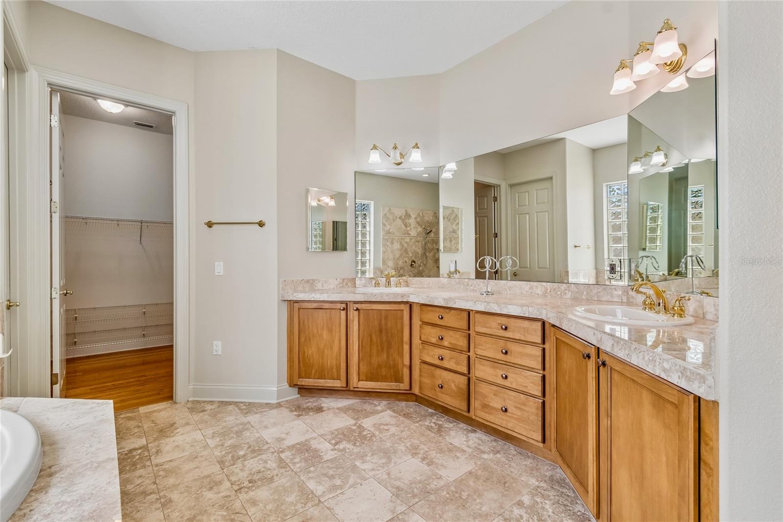 601 VIENTO DE AVILA, TAMPA, FL — photo 19