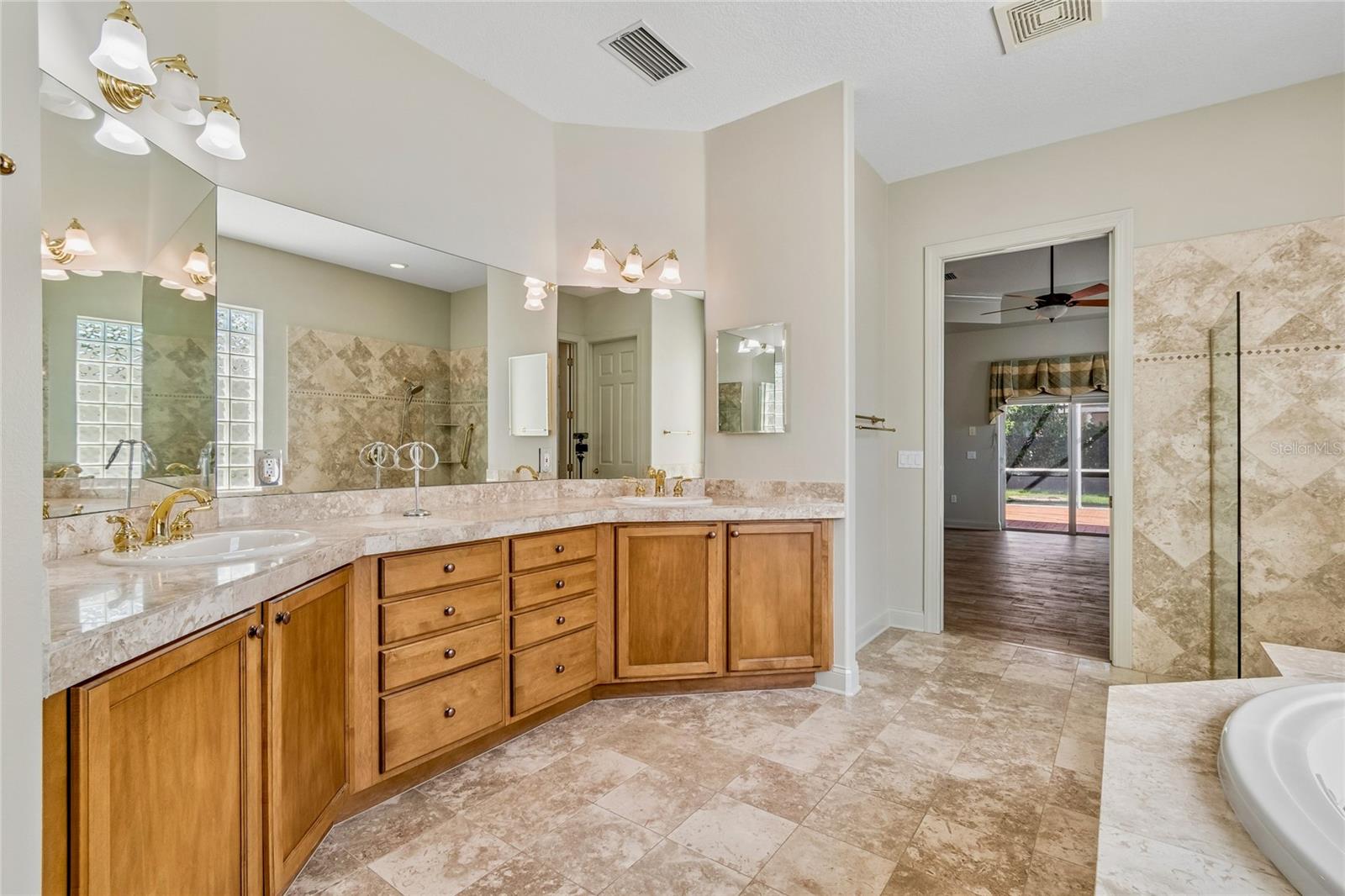 601 VIENTO DE AVILA, TAMPA, FL — photo 20