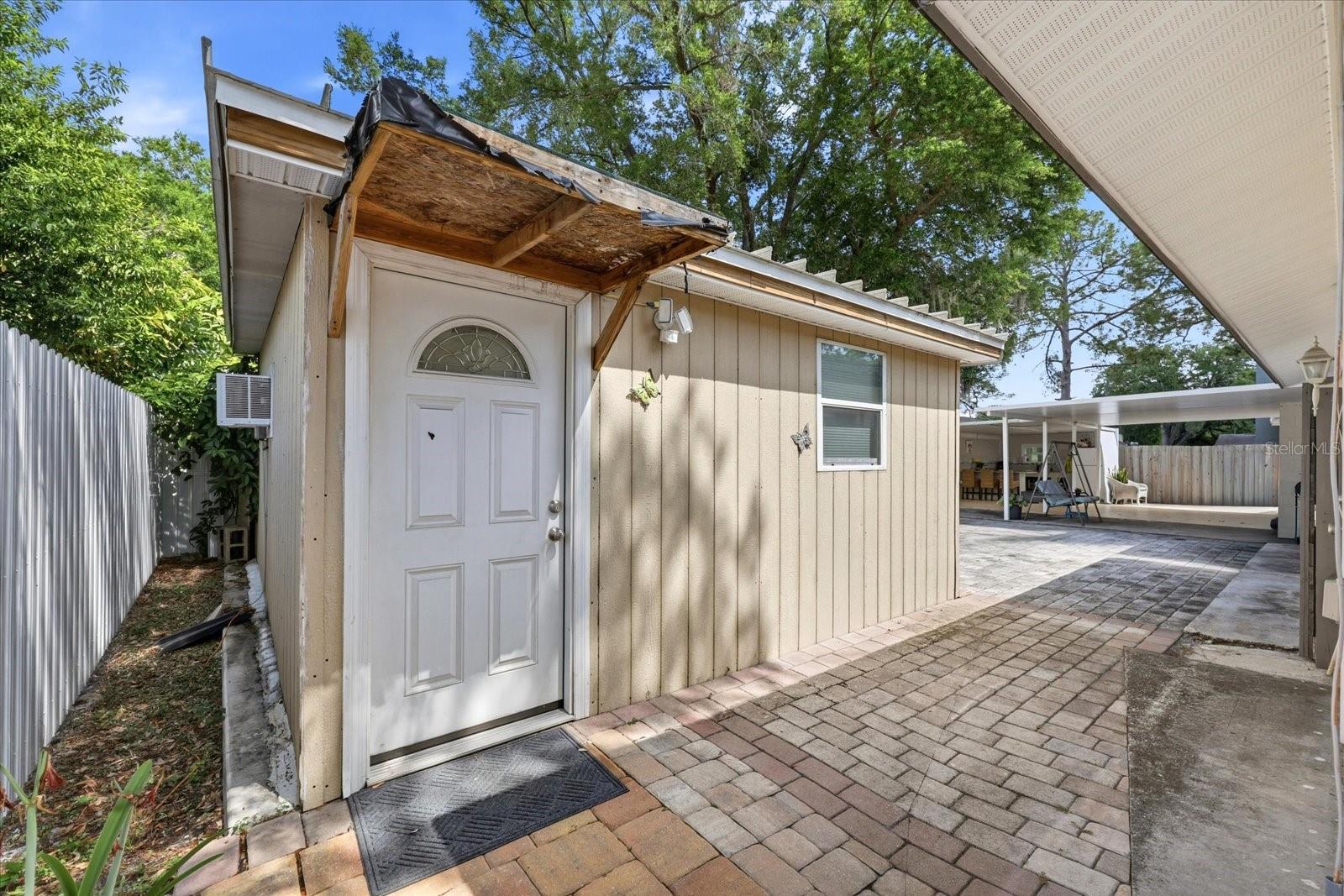 8331 W POCAHONTAS AVE, TAMPA, FL — photo 33