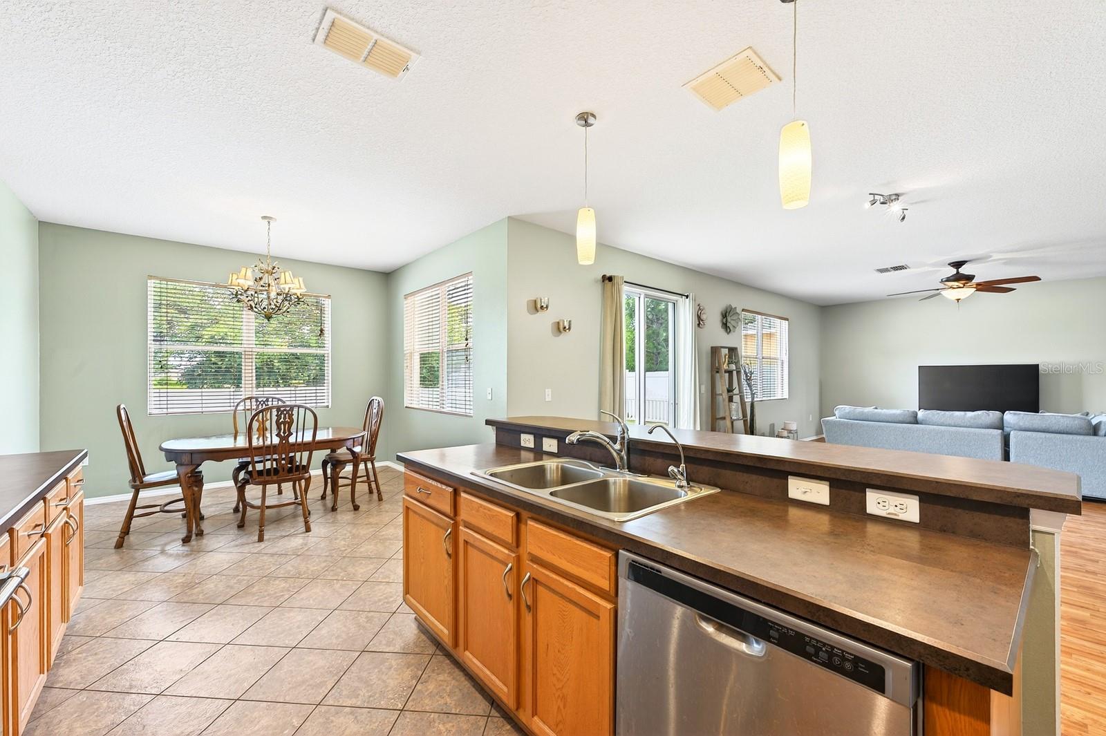 1681 STRATHMORE CIR, MOUNT DORA, FL — photo 25