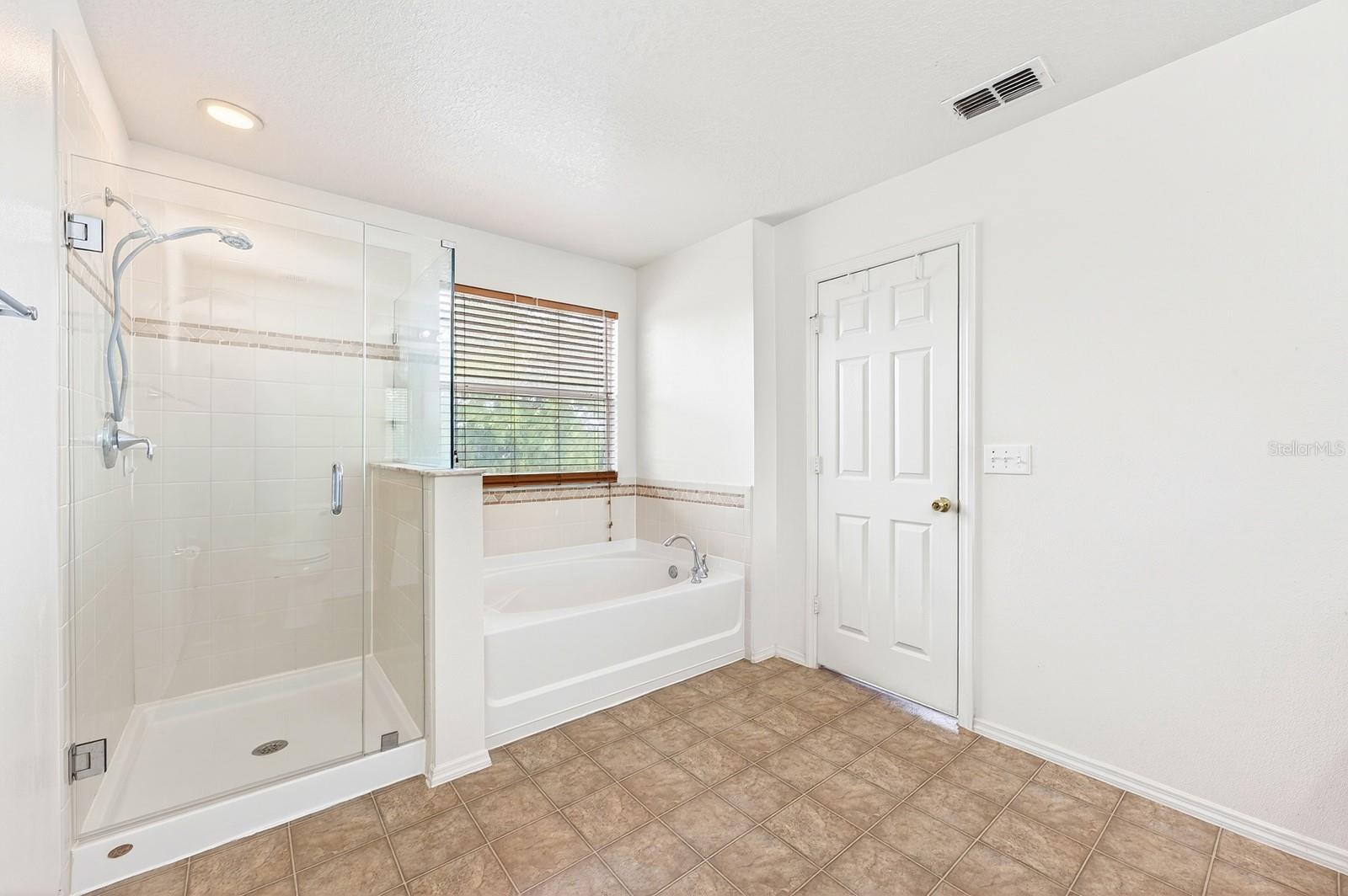 1681 STRATHMORE CIR, MOUNT DORA, FL — photo 44