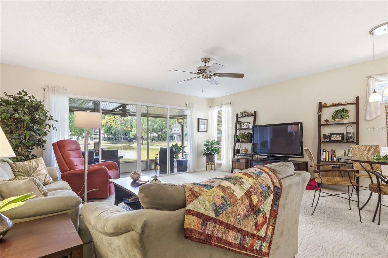 9034 LAKE PLACE LN #9034, TAMPA, FL — photo 9