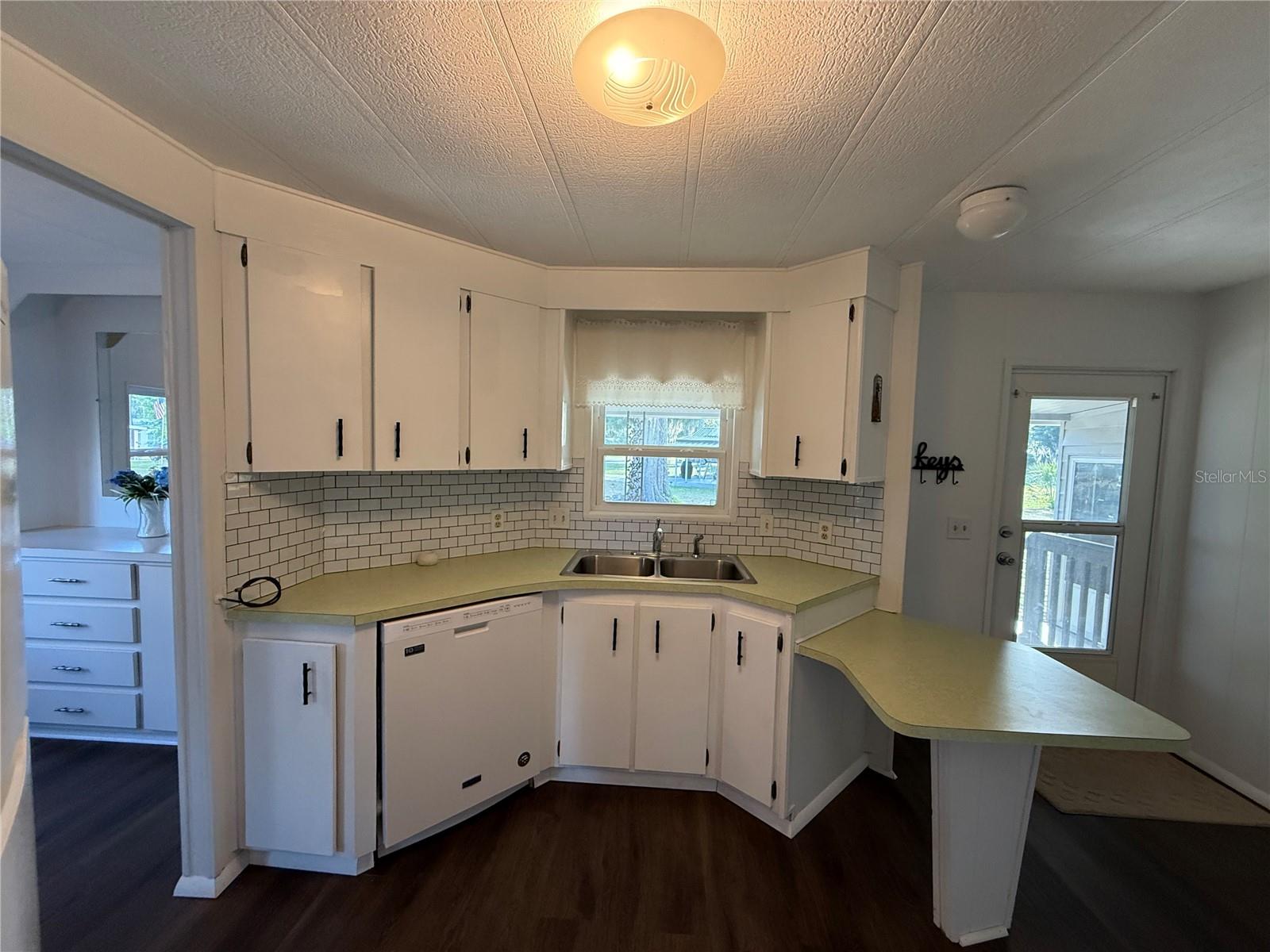 27 S BOBWHITE RD, WILDWOOD, FL — photo 4